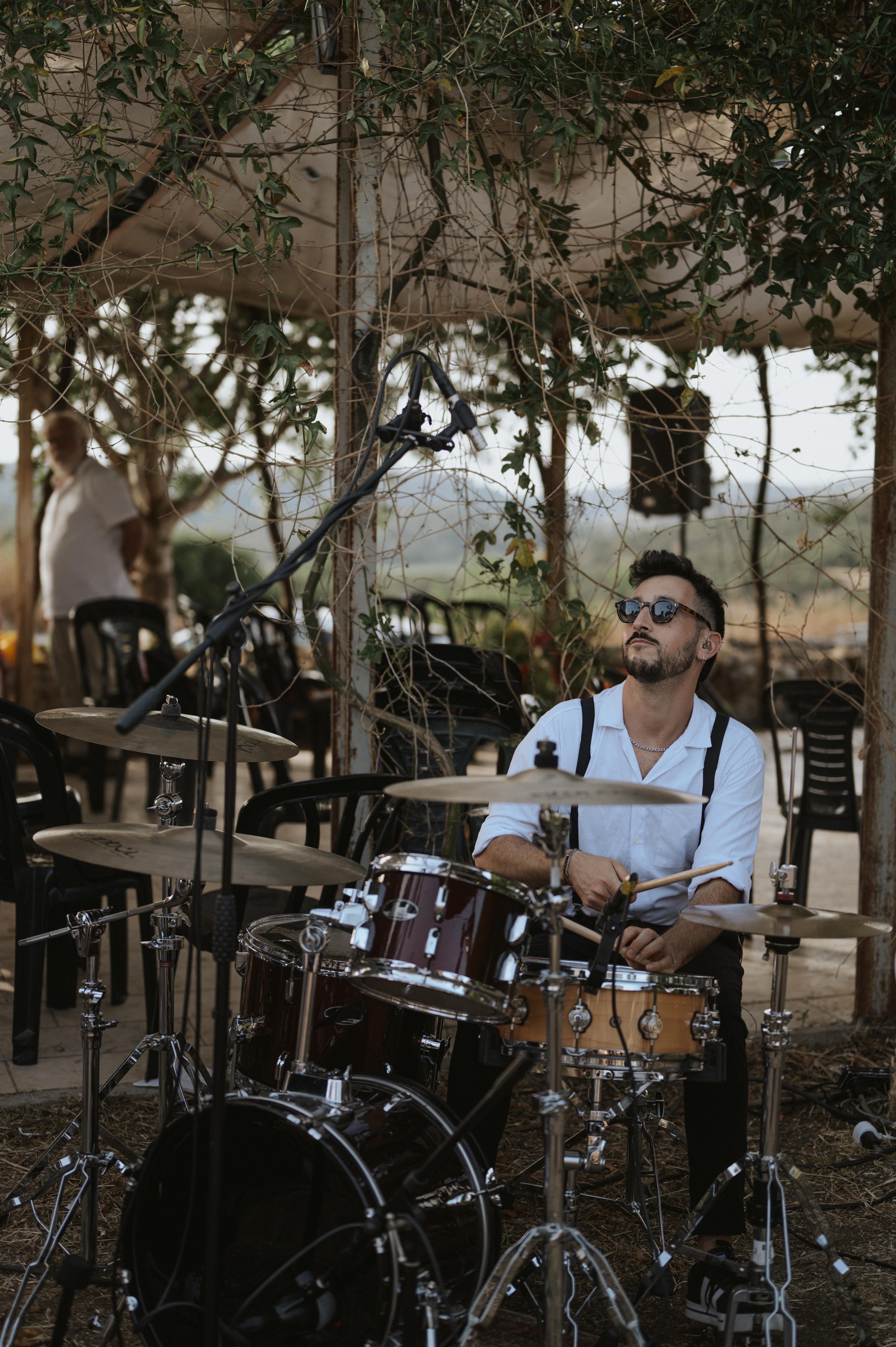   מתופף להקה לחתונה